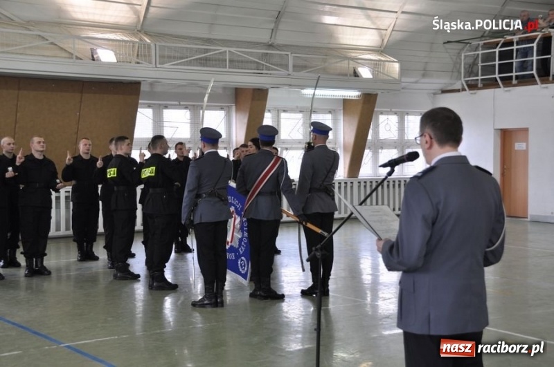 Zdjęcie w galerii na portalu naszraciborz.pl: Śląski garnizon zasiliło dwudziestu nowych policjantów. Kiedy kolejny nabór do służby? wiadomości z regionu