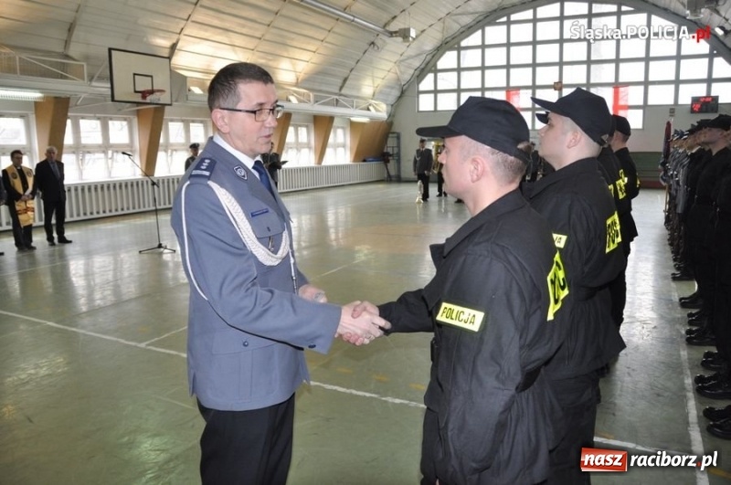 Zdjęcie w galerii na portalu naszraciborz.pl: Śląski garnizon zasiliło dwudziestu nowych policjantów. Kiedy kolejny nabór do służby? wiadomości z regionu