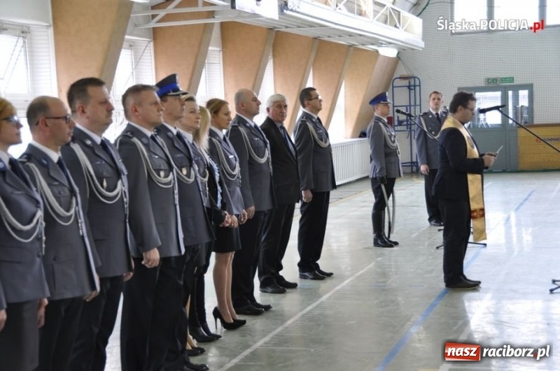 Zdjęcie w galerii na portalu naszraciborz.pl: Śląski garnizon zasiliło dwudziestu nowych policjantów. Kiedy kolejny nabór do służby? wiadomości z regionu
