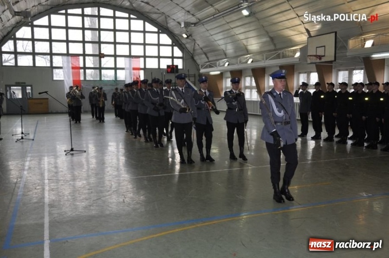 Zdjęcie w galerii na portalu naszraciborz.pl: Śląski garnizon zasiliło dwudziestu nowych policjantów. Kiedy kolejny nabór do służby? wiadomości z regionu