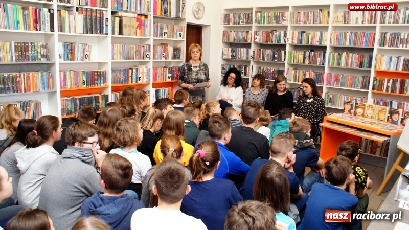 Zdjęcie w galerii na portalu naszraciborz.pl: Cały Racibórz czyta… Jeżycjadę wiadomości z regionu