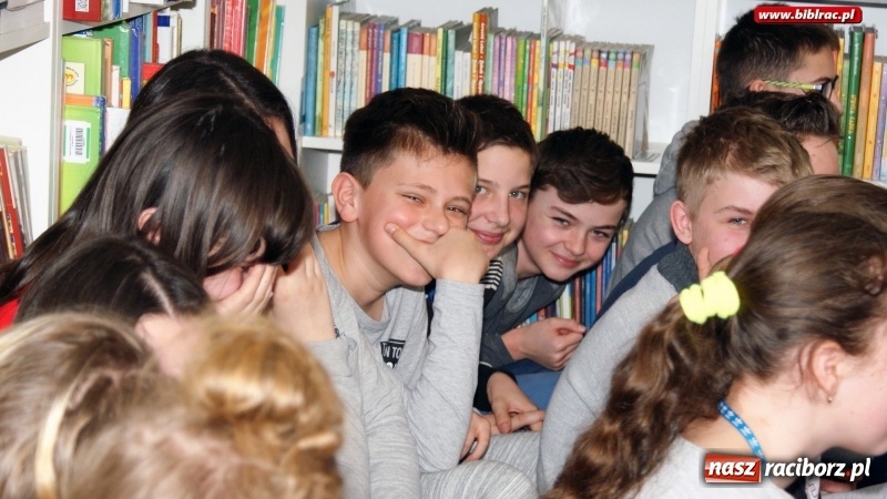 Zdjęcie w galerii na portalu naszraciborz.pl: Cały Racibórz czyta… Jeżycjadę wiadomości z regionu