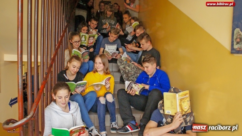 Zdjęcie w galerii na portalu naszraciborz.pl: Cały Racibórz czyta… Jeżycjadę wiadomości z regionu