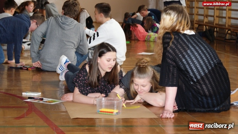 Zdjęcie w galerii na portalu naszraciborz.pl: Cały Racibórz czyta… Jeżycjadę wiadomości z regionu