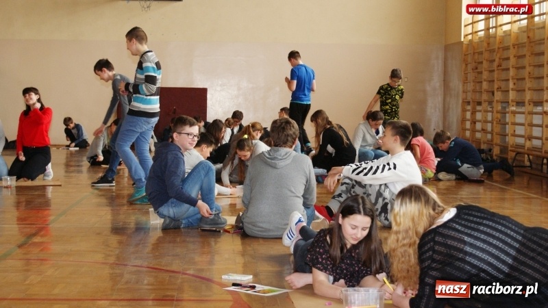 Zdjęcie w galerii na portalu naszraciborz.pl: Cały Racibórz czyta… Jeżycjadę wiadomości z regionu