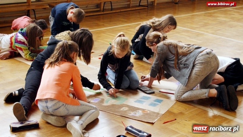 Zdjęcie w galerii na portalu naszraciborz.pl: Cały Racibórz czyta… Jeżycjadę wiadomości z regionu