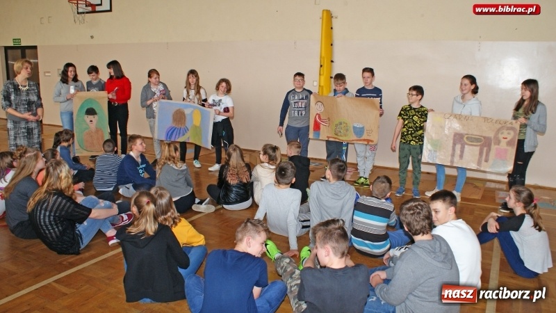 Zdjęcie w galerii na portalu naszraciborz.pl: Cały Racibórz czyta… Jeżycjadę wiadomości z regionu