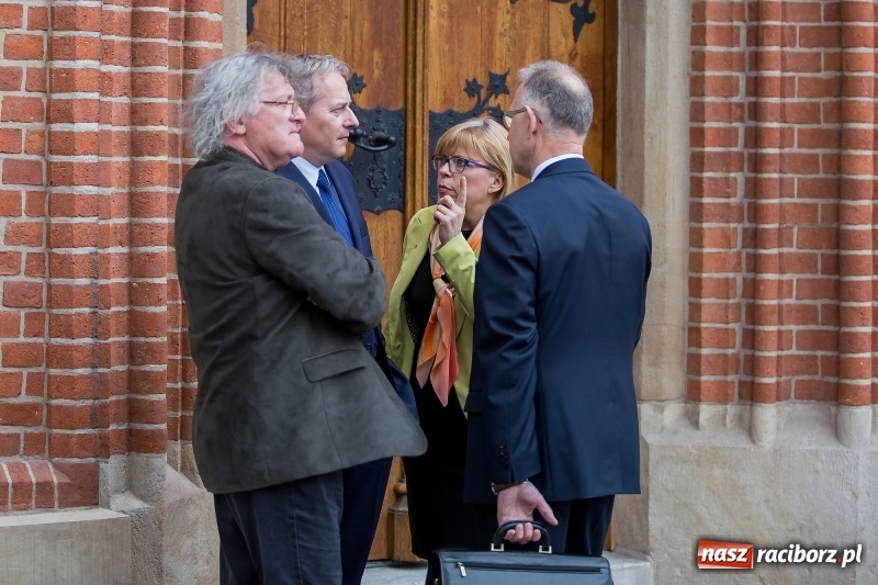 Zdjęcie w galerii na portalu naszraciborz.pl: Marszałek Saługa: Przyjechałem uczyć się od prezydenta Raciborza, jak walczyć ze smogiem wiadomości z regionu