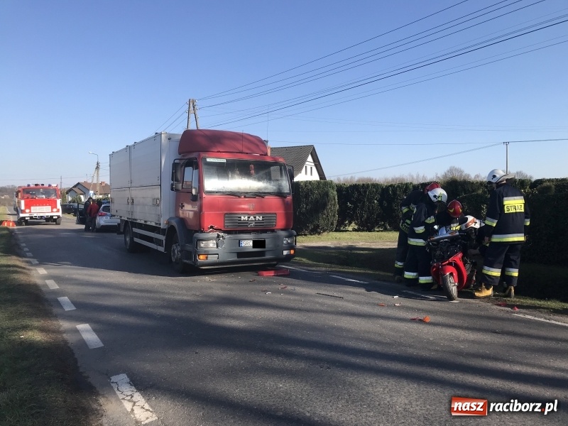 Zdjęcie w galerii na portalu naszraciborz.pl: Niejasne okoliczności zderzenia ciężarówki ze skuterem. Szczegóły ma ustalić sąd wiadomości z regionu