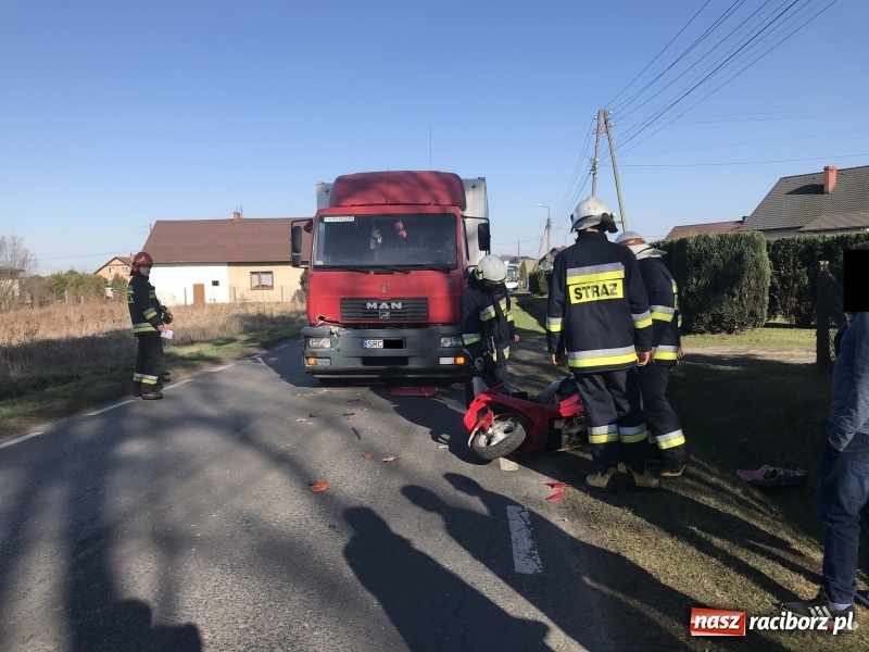 Zdjęcie w galerii na portalu naszraciborz.pl: Niejasne okoliczności zderzenia ciężarówki ze skuterem. Szczegóły ma ustalić sąd wiadomości z regionu