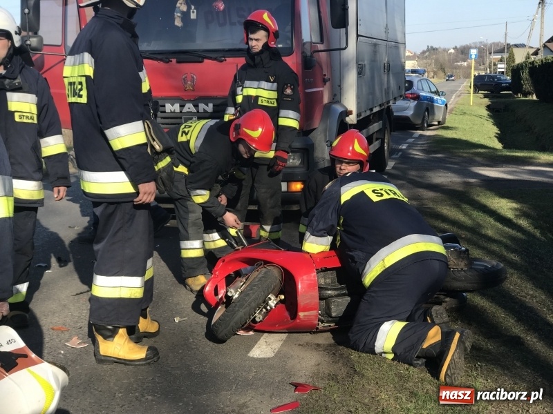 Zdjęcie w galerii na portalu naszraciborz.pl: Niejasne okoliczności zderzenia ciężarówki ze skuterem. Szczegóły ma ustalić sąd wiadomości z regionu