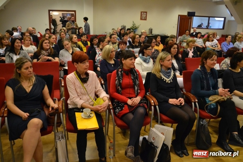 Zdjęcie w galerii na portalu naszraciborz.pl: Polsko-czeska dyskusja o autyzmie na raciborskim zamku  wiadomości z regionu