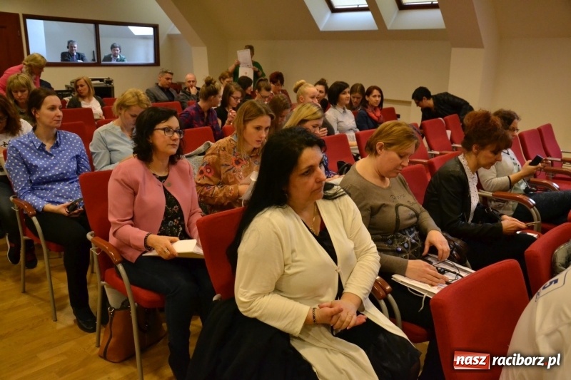 Zdjęcie w galerii na portalu naszraciborz.pl: Polsko-czeska dyskusja o autyzmie na raciborskim zamku  wiadomości z regionu