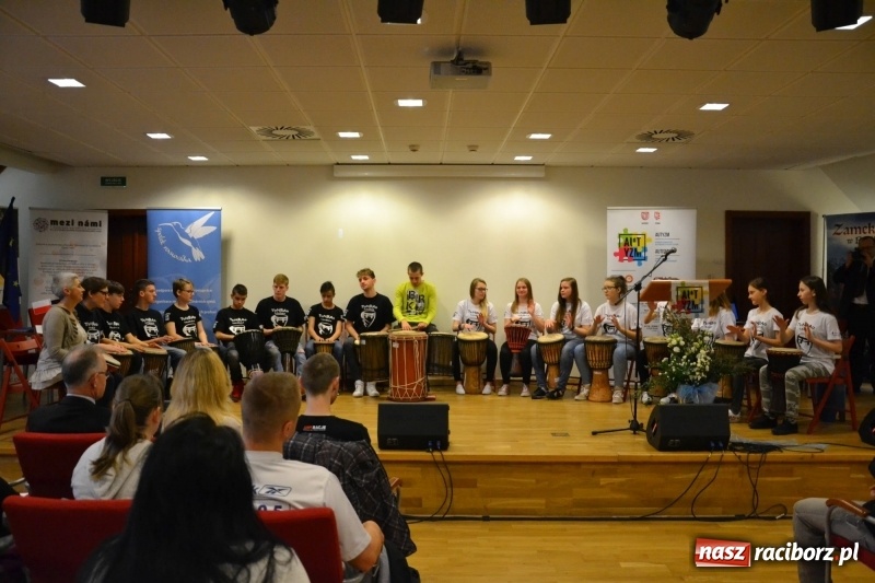 Zdjęcie w galerii na portalu naszraciborz.pl: Polsko-czeska dyskusja o autyzmie na raciborskim zamku  wiadomości z regionu