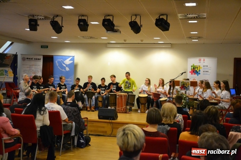 Zdjęcie w galerii na portalu naszraciborz.pl: Polsko-czeska dyskusja o autyzmie na raciborskim zamku  wiadomości z regionu