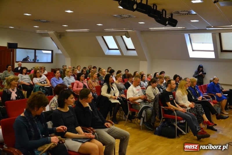 Zdjęcie w galerii na portalu naszraciborz.pl: Polsko-czeska dyskusja o autyzmie na raciborskim zamku  wiadomości z regionu