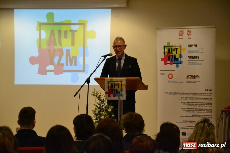 Zdjęcie w galerii na portalu naszraciborz.pl: Polsko-czeska dyskusja o autyzmie na raciborskim zamku  wiadomości z regionu