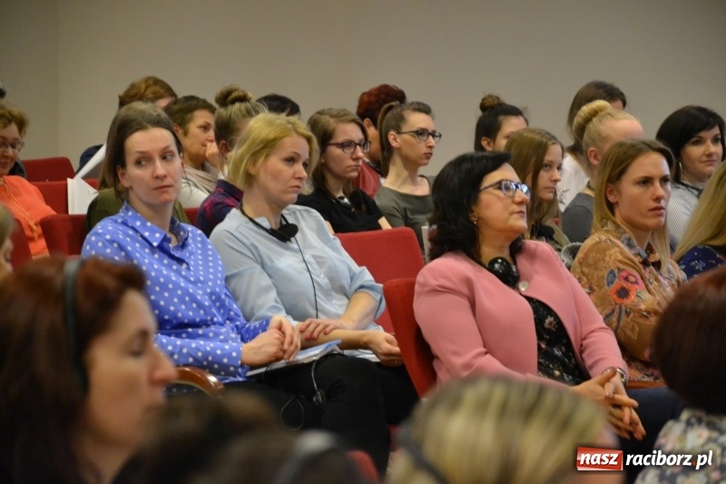 Zdjęcie w galerii na portalu naszraciborz.pl: Polsko-czeska dyskusja o autyzmie na raciborskim zamku  wiadomości z regionu