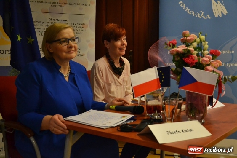 Zdjęcie w galerii na portalu naszraciborz.pl: Polsko-czeska dyskusja o autyzmie na raciborskim zamku  wiadomości z regionu