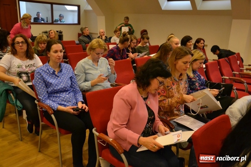 Zdjęcie w galerii na portalu naszraciborz.pl: Polsko-czeska dyskusja o autyzmie na raciborskim zamku  wiadomości z regionu