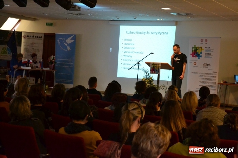 Zdjęcie w galerii na portalu naszraciborz.pl: Polsko-czeska dyskusja o autyzmie na raciborskim zamku  wiadomości z regionu