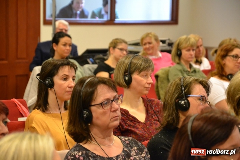 Zdjęcie w galerii na portalu naszraciborz.pl: Polsko-czeska dyskusja o autyzmie na raciborskim zamku  wiadomości z regionu