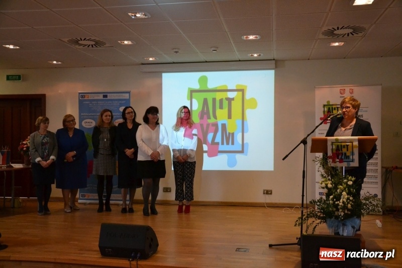 Zdjęcie w galerii na portalu naszraciborz.pl: Polsko-czeska dyskusja o autyzmie na raciborskim zamku  wiadomości z regionu