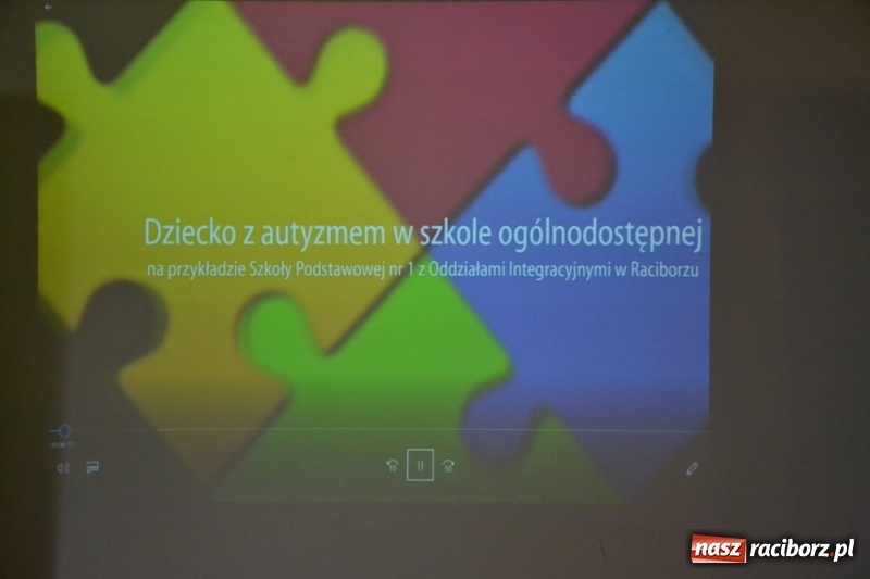 Zdjęcie w galerii na portalu naszraciborz.pl: Polsko-czeska dyskusja o autyzmie na raciborskim zamku  wiadomości z regionu