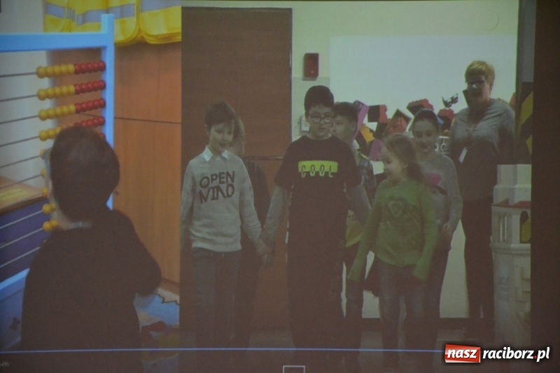 Zdjęcie w galerii na portalu naszraciborz.pl: Polsko-czeska dyskusja o autyzmie na raciborskim zamku  wiadomości z regionu