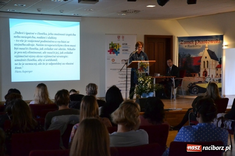 Zdjęcie w galerii na portalu naszraciborz.pl: Polsko-czeska dyskusja o autyzmie na raciborskim zamku  wiadomości z regionu