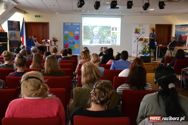 Zdjęcie w galerii na portalu naszraciborz.pl: Polsko-czeska dyskusja o autyzmie na raciborskim zamku  wiadomości z regionu
