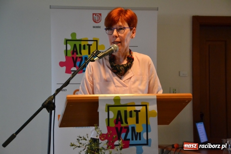 Zdjęcie w galerii na portalu naszraciborz.pl: Polsko-czeska dyskusja o autyzmie na raciborskim zamku  wiadomości z regionu