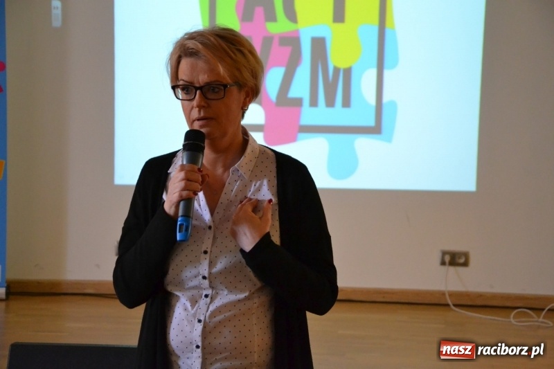 Zdjęcie w galerii na portalu naszraciborz.pl: Polsko-czeska dyskusja o autyzmie na raciborskim zamku  wiadomości z regionu