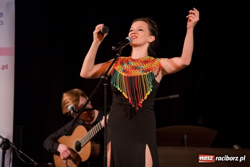 Zdjęcie w galerii na portalu naszraciborz.pl: Wystąpiła w The Voice of Poland, dziś wygrała konkurs piosenki hiszpańskojęzycznej w raciborskiej Strzesze wiadomości z regionu