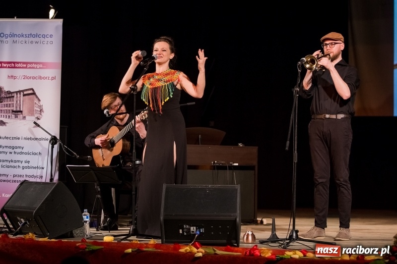 Zdjęcie w galerii na portalu naszraciborz.pl: Wystąpiła w The Voice of Poland, dziś wygrała konkurs piosenki hiszpańskojęzycznej w raciborskiej Strzesze wiadomości z regionu