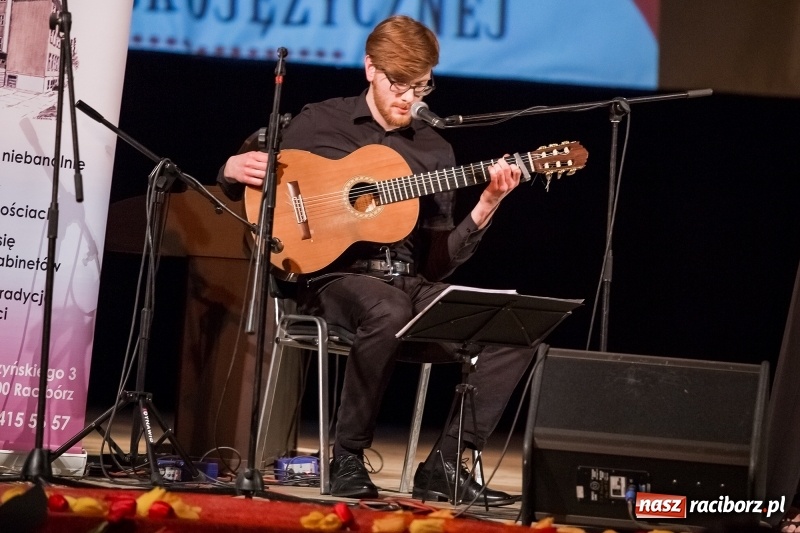 Zdjęcie w galerii na portalu naszraciborz.pl: Wystąpiła w The Voice of Poland, dziś wygrała konkurs piosenki hiszpańskojęzycznej w raciborskiej Strzesze wiadomości z regionu