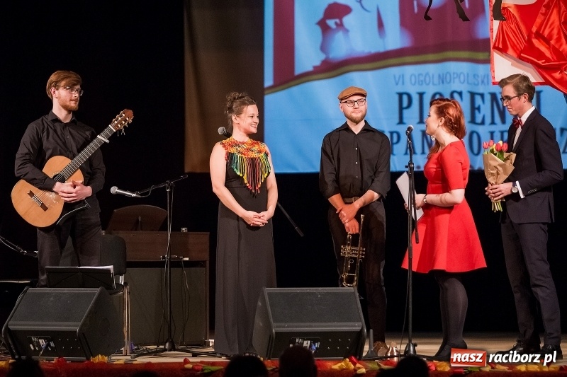 Zdjęcie w galerii na portalu naszraciborz.pl: Wystąpiła w The Voice of Poland, dziś wygrała konkurs piosenki hiszpańskojęzycznej w raciborskiej Strzesze wiadomości z regionu