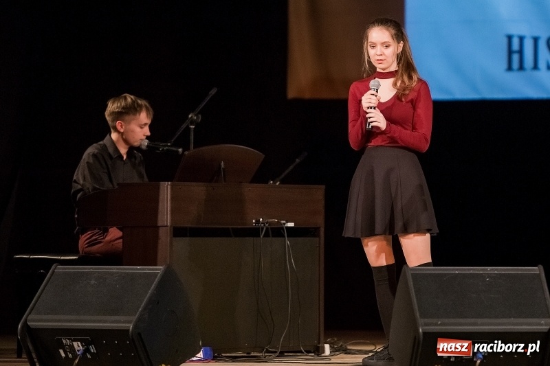 Zdjęcie w galerii na portalu naszraciborz.pl: Wystąpiła w The Voice of Poland, dziś wygrała konkurs piosenki hiszpańskojęzycznej w raciborskiej Strzesze wiadomości z regionu