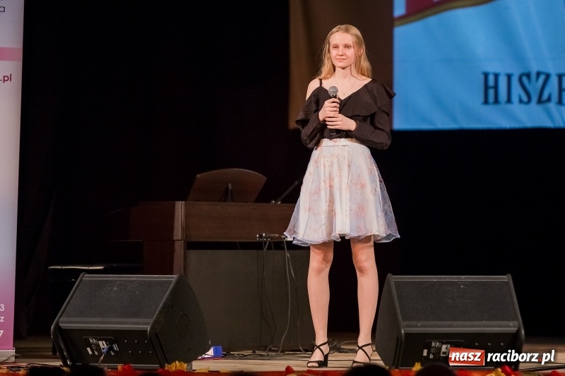 Zdjęcie w galerii na portalu naszraciborz.pl: Wystąpiła w The Voice of Poland, dziś wygrała konkurs piosenki hiszpańskojęzycznej w raciborskiej Strzesze wiadomości z regionu