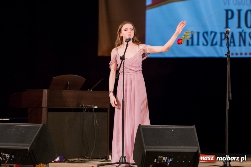 Zdjęcie w galerii na portalu naszraciborz.pl: Wystąpiła w The Voice of Poland, dziś wygrała konkurs piosenki hiszpańskojęzycznej w raciborskiej Strzesze wiadomości z regionu