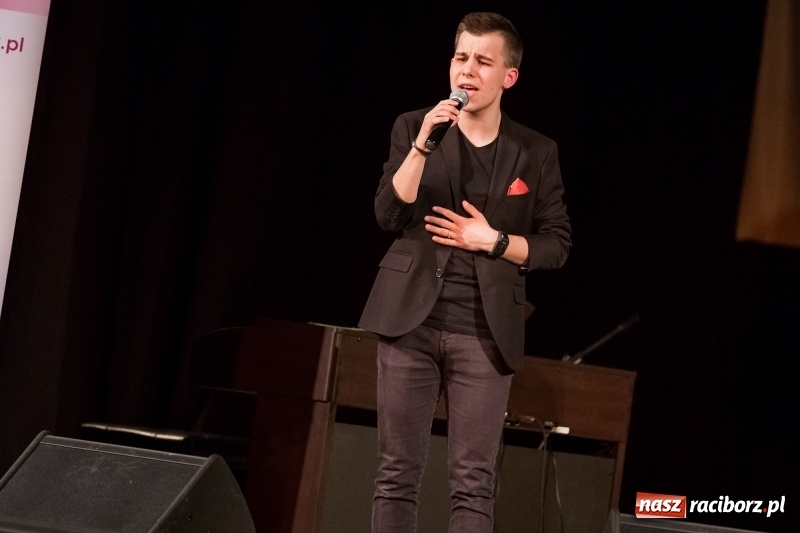 Zdjęcie w galerii na portalu naszraciborz.pl: Wystąpiła w The Voice of Poland, dziś wygrała konkurs piosenki hiszpańskojęzycznej w raciborskiej Strzesze wiadomości z regionu