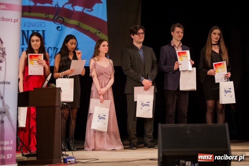 Zdjęcie w galerii na portalu naszraciborz.pl: Wystąpiła w The Voice of Poland, dziś wygrała konkurs piosenki hiszpańskojęzycznej w raciborskiej Strzesze wiadomości z regionu