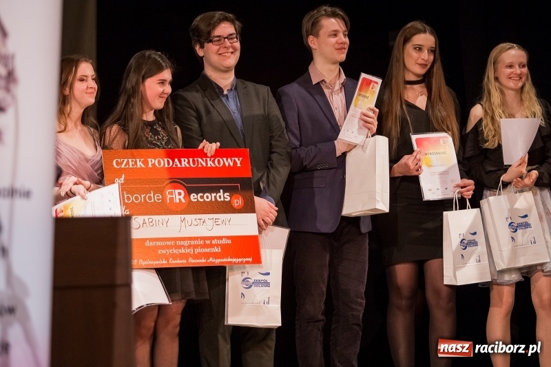 Zdjęcie w galerii na portalu naszraciborz.pl: Wystąpiła w The Voice of Poland, dziś wygrała konkurs piosenki hiszpańskojęzycznej w raciborskiej Strzesze wiadomości z regionu