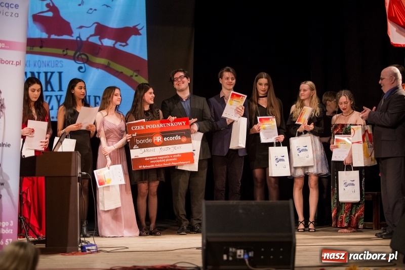 Zdjęcie w galerii na portalu naszraciborz.pl: Wystąpiła w The Voice of Poland, dziś wygrała konkurs piosenki hiszpańskojęzycznej w raciborskiej Strzesze wiadomości z regionu