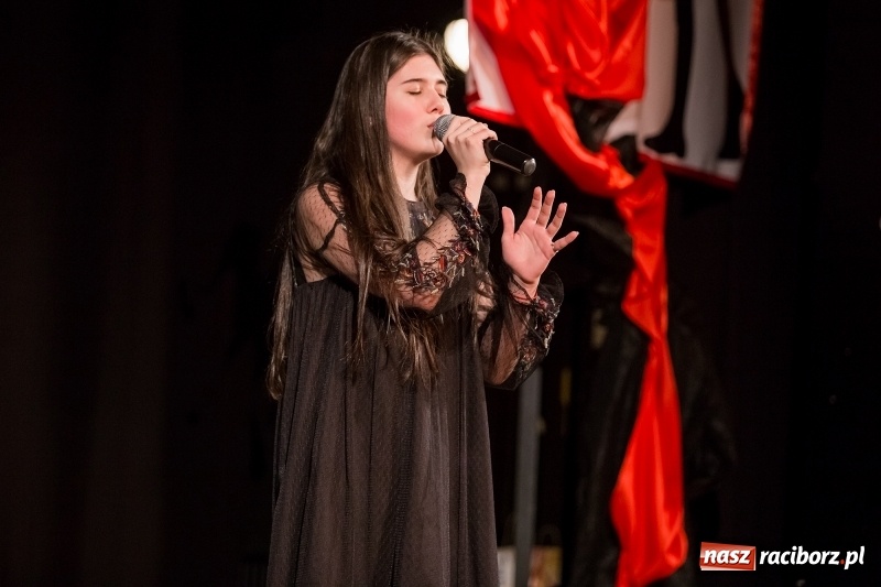 Zdjęcie w galerii na portalu naszraciborz.pl: Wystąpiła w The Voice of Poland, dziś wygrała konkurs piosenki hiszpańskojęzycznej w raciborskiej Strzesze wiadomości z regionu