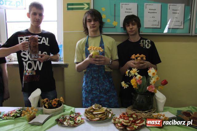 Zdjęcie w galerii na portalu naszraciborz.pl: Ekologiczne śniadanie w Mickiewiczu wiadomości z regionu