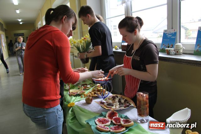 Zdjęcie w galerii na portalu naszraciborz.pl: Ekologiczne śniadanie w Mickiewiczu wiadomości z regionu