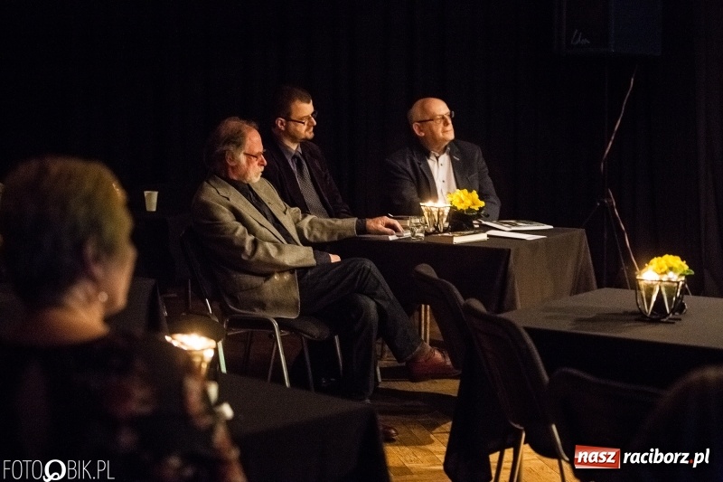 Zdjęcie w galerii na portalu naszraciborz.pl: Promocja kolejnego numeru Almanachu Prowincjonalnego wiadomości z regionu