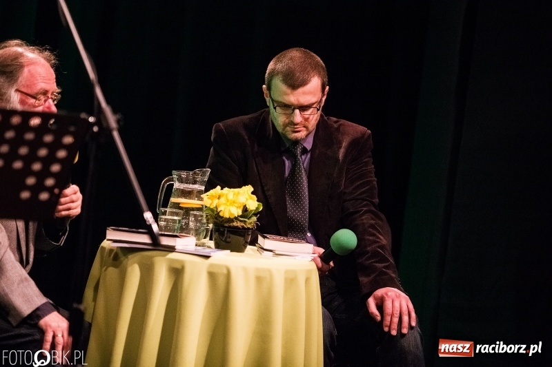 Zdjęcie w galerii na portalu naszraciborz.pl: Promocja kolejnego numeru Almanachu Prowincjonalnego wiadomości z regionu