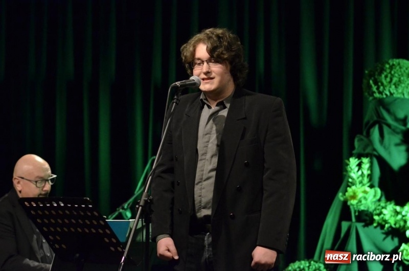 Zdjęcie w galerii na portalu naszraciborz.pl: Promocja kolejnego numeru Almanachu Prowincjonalnego wiadomości z regionu